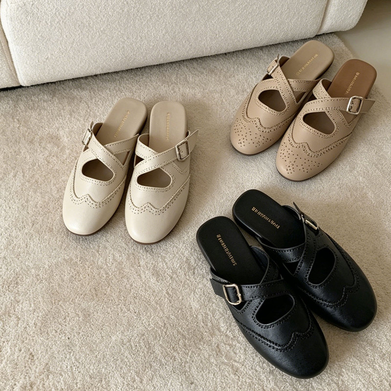 Flat Shoes with Buckle Straps and Carved Patterns, New Style for Women, Cross-Strap Half-Slipper Hollow Design, Suitable for Spring and Summer, to Pair with Dresses, Elegant Style