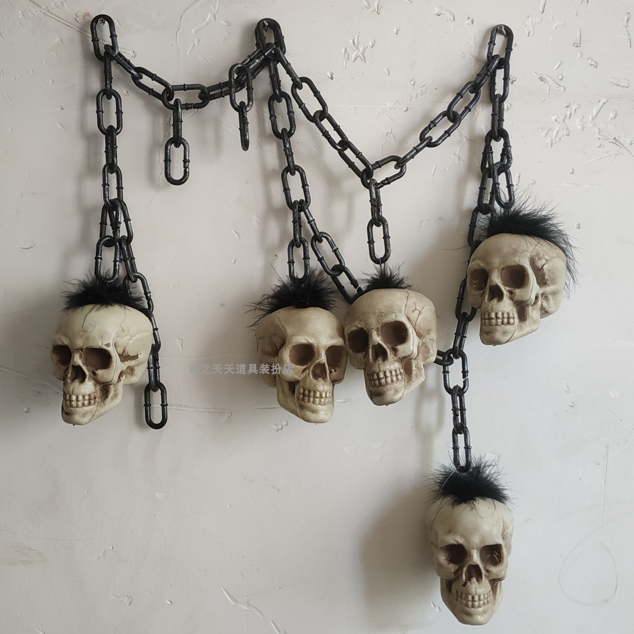 頭蓋骨のペンダント、ハロウィンの飾り、頭蓋骨のチェーン、スクリプト、殺人部屋脱出、お化け屋敷、ホラーレイアウト小道具