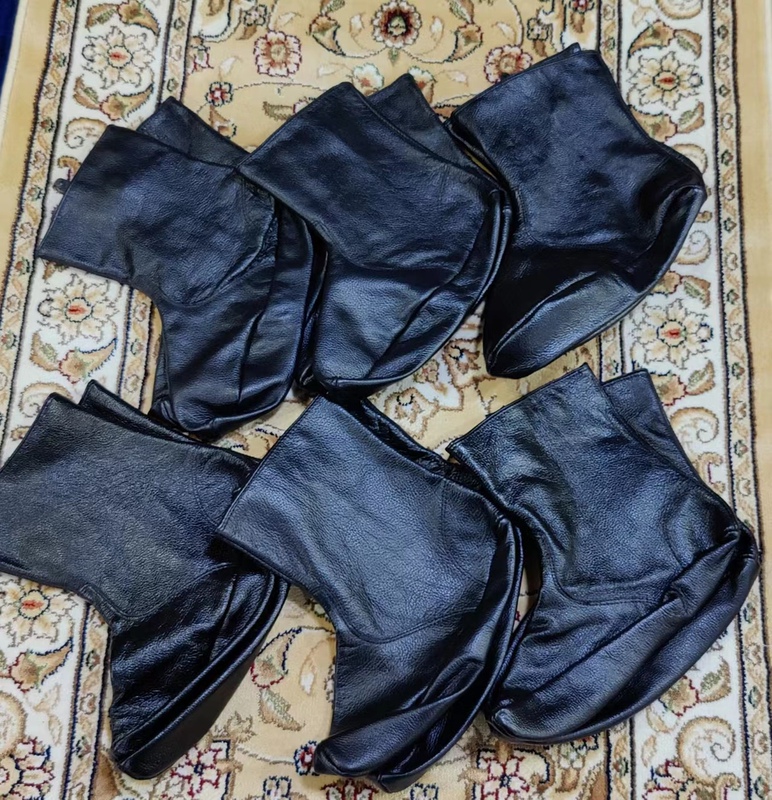 Xinjiang First-Layer Cowhide Socks, Pure Handmade Authentic Leather Socks, Thickened Maxsea Leather Socks, Mid-Calf Socks Xinjiang First-Layer Cowhide Socks, Pure Handmade Authentic Leather Socks, Thickened Maxsea Leather Socks, Mid-Calf Socks
