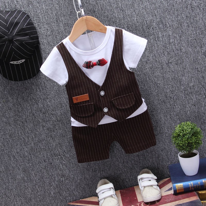 . Childrens mùa xuân 2020 Hàn Quốc phiên bản bộ cậu bé ngắn tay áo top quần short childrens trẻ em quần áo hai mảnh.