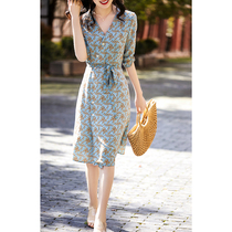 2021 summer age reduction French light luxury lace-up printing coffee break High-end elegant thin V-neck medium-length top