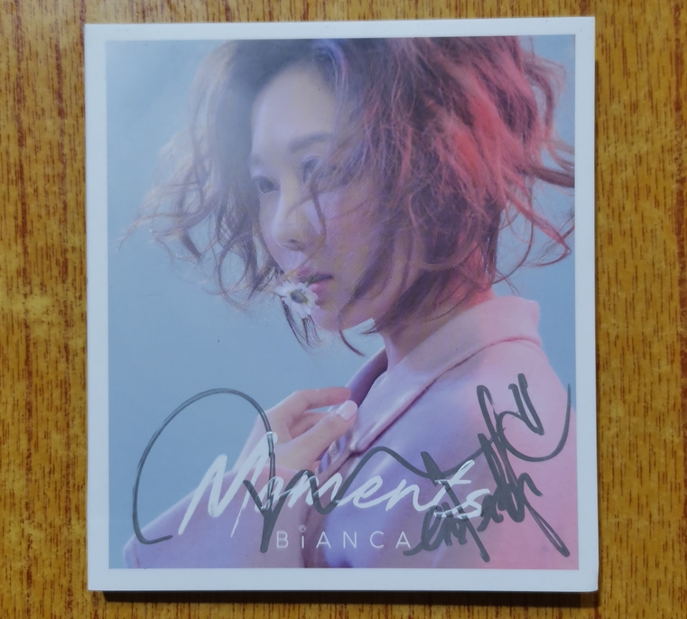 Hulene brand new Cantonese big disc MOMENTS 2018 H original CD disc 95 new with signature 1000