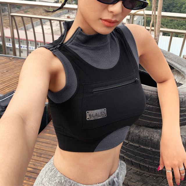 European and American sports and fitness clothing, black functional contrasting color top, hot girl's scheming high collar, chest-revealing short navel-baring vest for women