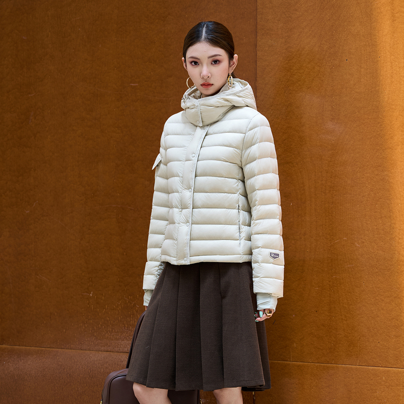 Three Thousand Camps 95 White Duck down Short Lightweight down Jacket for Petite Women with Hood Slim Fit Ribbed down Jacket Qingcheng