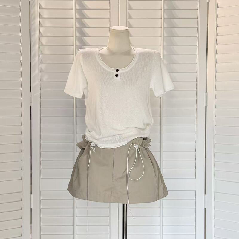 Xiao Xian Ins Minimalist Henley Collar Short-Sleeve Top + Light Khaki Adjustable Pig Nose Buckle Short Skirt Xiao Xian Ins Minimalist Henley Collar Short-Sleeve Top + Light Khaki Adjustable Pig Nose Buckle Short Skirt