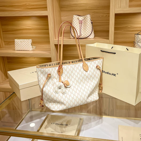 Товары от 香港 代 购 店