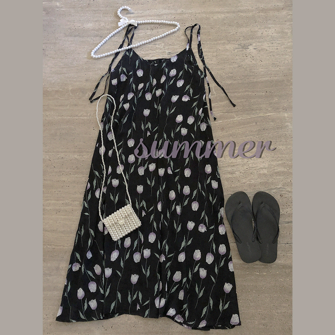 Retro Girl Tulip Crush Chispwood Skin black with a hanging dress W