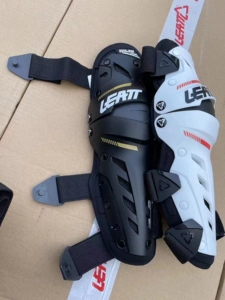 LEATT Последние коленные -Knee Jr Activity Jaction Coint Forest Road Riding Guard DH Черно -белые два оба кода локтей