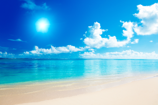 大海边沙滩蓝天白