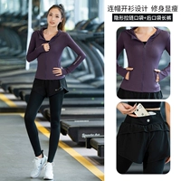 Куртка, черные штаны