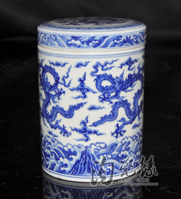 Offered home - cooked in jingdezhen porcelain tea pot checking the sugar pot hand - made of blue and white porcelain jar storage tank