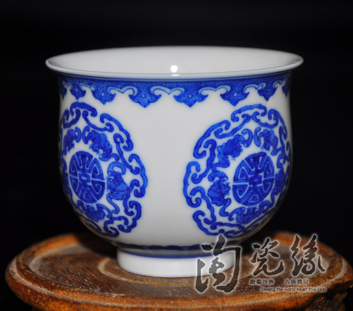 Offered home - cooked in jingdezhen porcelain tea set sample tea cup hand - made porcelain cups pressure hand a cup of tea to use