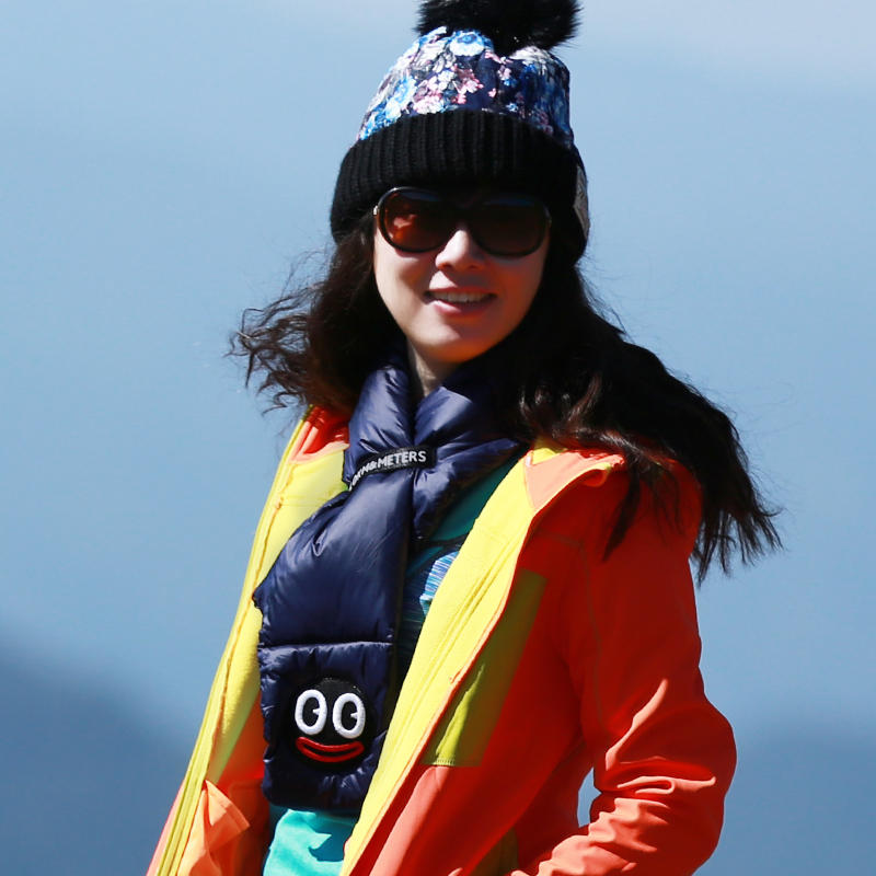 Outdoor new female style down collar with warm and cold scarves, ski hiking and skin-care for men and women thickened
