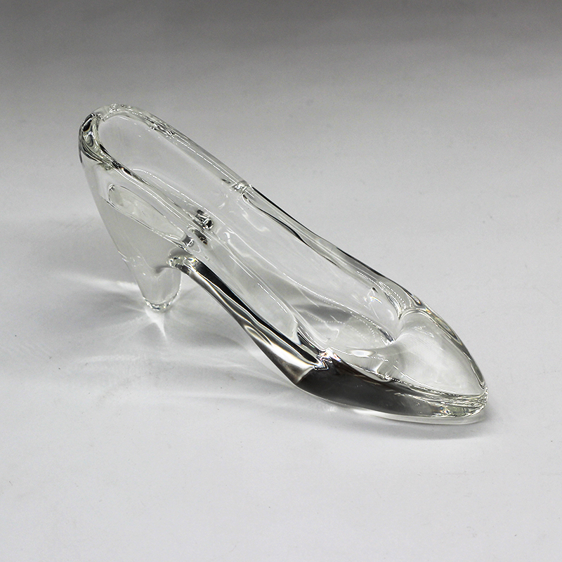 Cinderella's Crystal High-Heeled Transparent Glass Shoe Ornament Is a Commemorative Gift for Best Friends on Chinese Valentine's Day and Birthday Cinderella's Crystal High-Heeled Transparent Glass Shoe Ornament Is a Commemorative Gift for Best Friends on Chinese Valentine's Day and Birthday