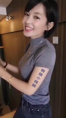 闽南语美女手臂写字