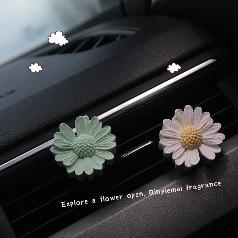 Small Daisy On-board Incense Perfume Creative Air Outlet Decoration Girl Personality Car Accessories Car Interior Goods Pendulum