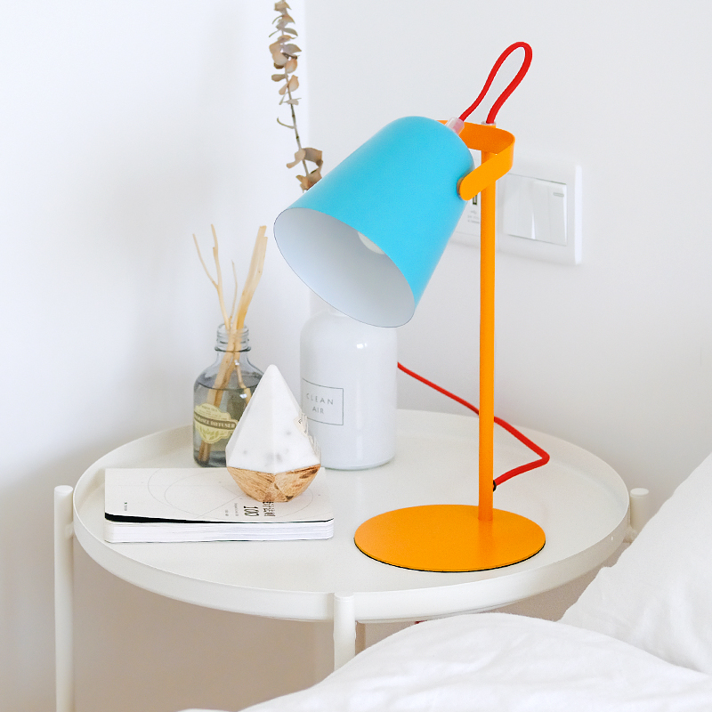 Park Workshop Brief Nordic Macaron Colliery Color Line Iron Art Table Lamp Creativity Modern Bedroom Bedside Headlights Home Decoration