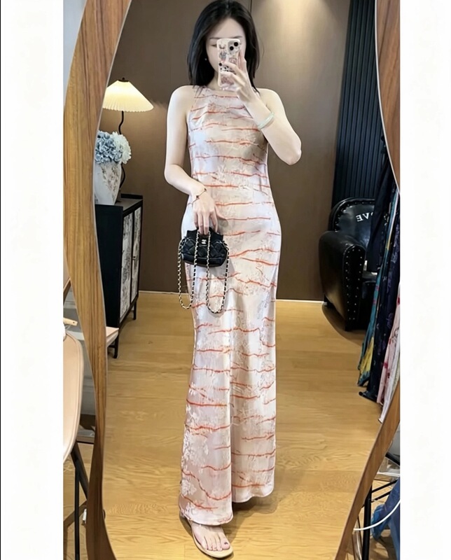 Multi-Colored Bias-Cut Cheongsam That Slims the Figure and Enhances Elegance (Xiangyun Suspender Dress)