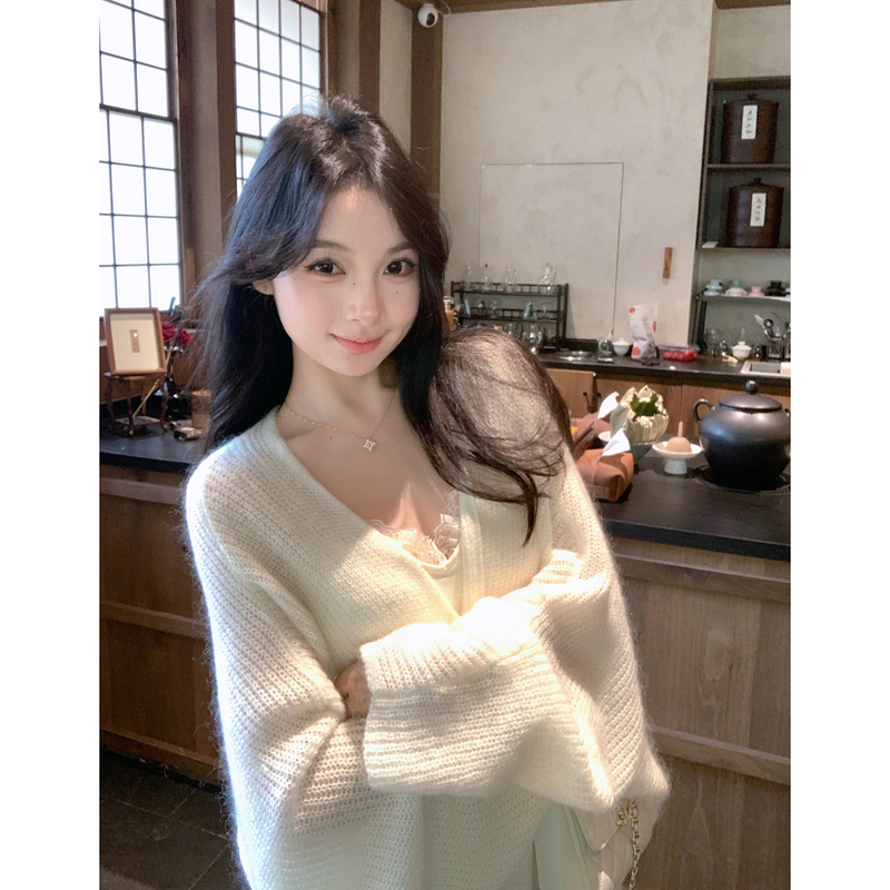 Zhou Yeye Wool and Mohair Blend Sweater Coat for Women, Autumn and Winter White Cardigan Top, Pure and Lazy Style Zhou Yeye Wool and Mohair Blend Sweater Coat for Women, Autumn and Winter White Cardigan Top, Pure and Lazy Style