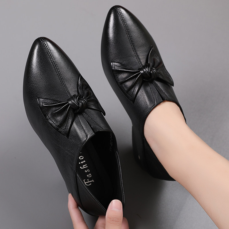 Leather deep mouth shoes retro pointed black all-match low-heeled small leather shoes flat thick-heeled soft leather mother shoes women's shoes