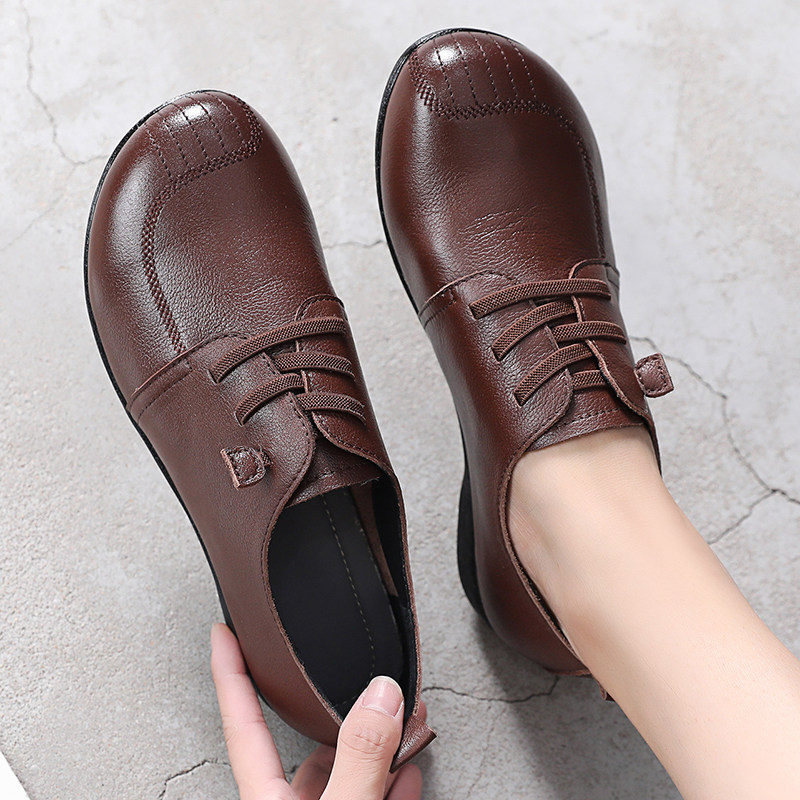 Spring and autumn low-heeled leather round toe soft leather large size flat women's single shoes retro British style small leather shoes soft bottom mother shoes