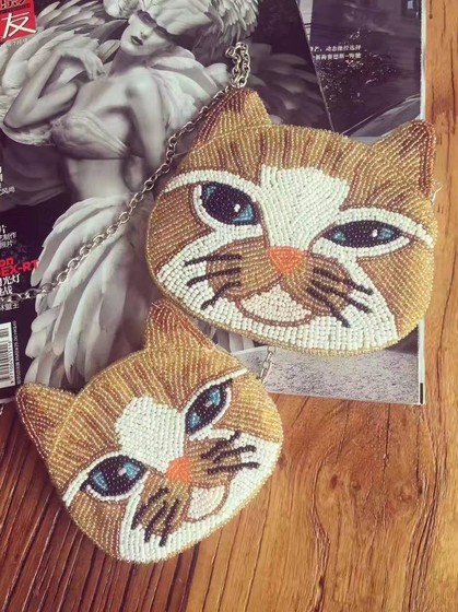 卡通喵星人可爱零钱包女卡包手工珠绣硬币猫咪钱包双面耳机收纳包