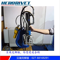 Self-puncture riveting machine with self-puncture riveting machine with a self-punching riveting machine