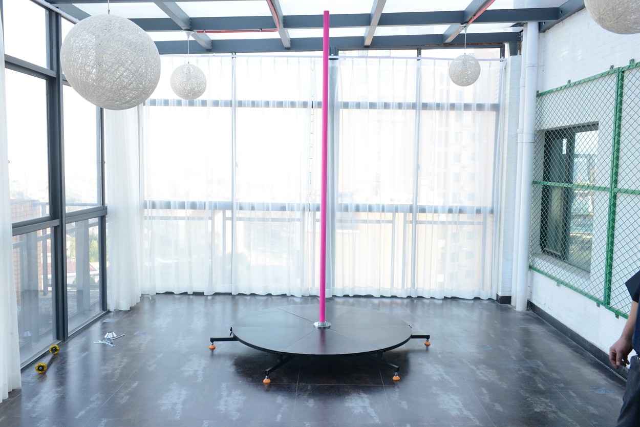 Show moment round mobile portable dancer with school-specific fitness weight loss belly pole dance stage