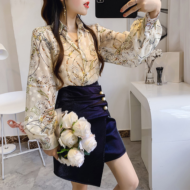 020年新款女灯笼袖衬衣仙秋冬翻领复古雪纺碎花衬衫女