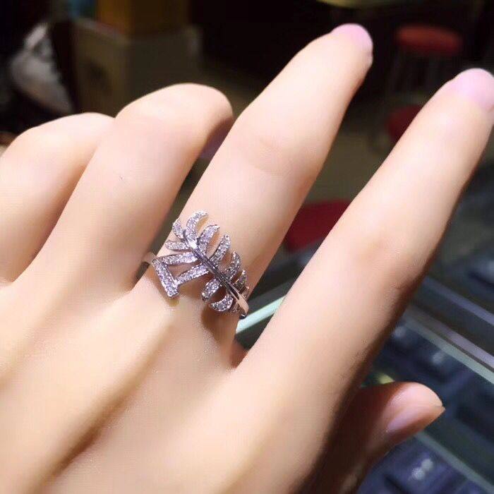 18k Platinum Meritocratic Feather Diamond Ring Fashion Group Inlaid Drilling Stone Female Ring