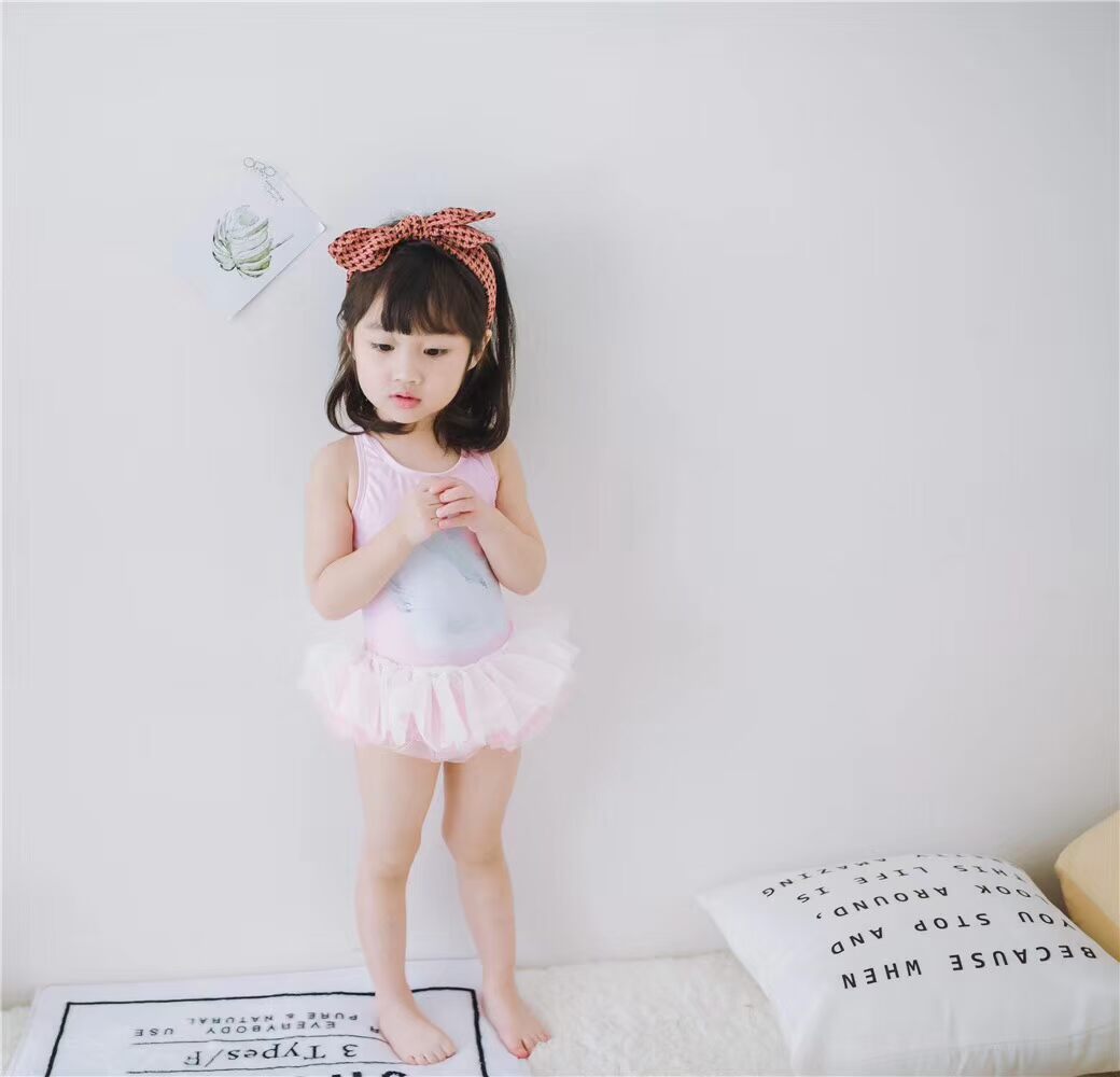 Ins mới thiên nga trẻ em đồ bơi cô gái đồ bơi bikini chia jumpsuit áo tắm bé công chúa áo tắm đồ bơi cho bé