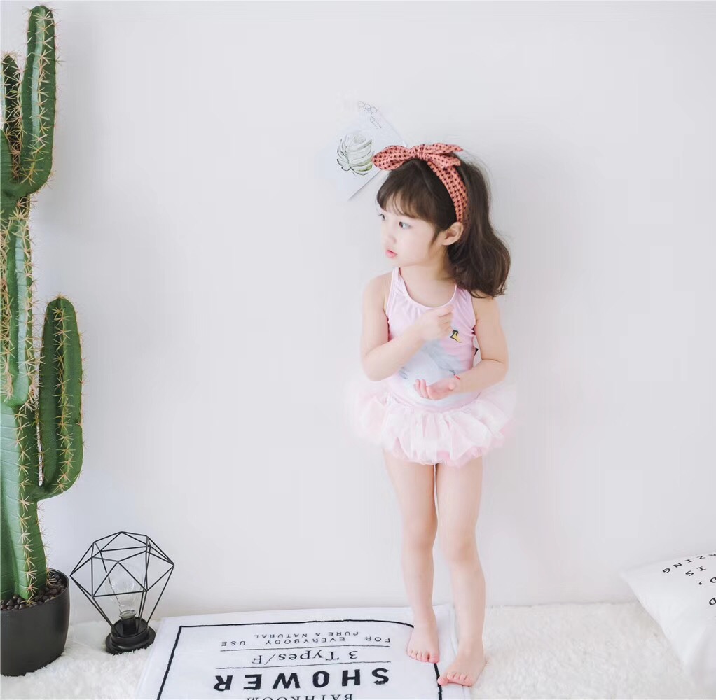 Ins mới thiên nga trẻ em đồ bơi cô gái đồ bơi bikini chia jumpsuit áo tắm bé công chúa áo tắm đồ bơi cho bé