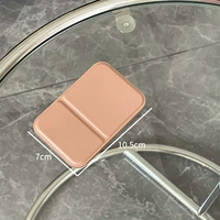 Маленькое кожаное зеркальце розового цвета