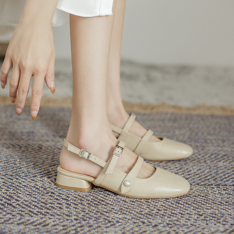 Small size women's shoes thick heel square toe fairy style pearl toe shoes 2021 new low heel one word buckle back empty sandals summer