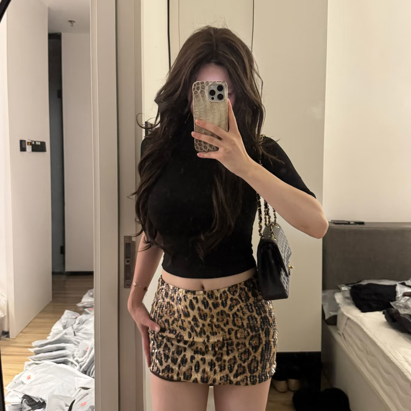 European and American Hot Girl Style High-Fashion V-Neck Short-Sleeve T-Shirt Top Sexy Leopard Print Sequin Bodycon Skirt Set