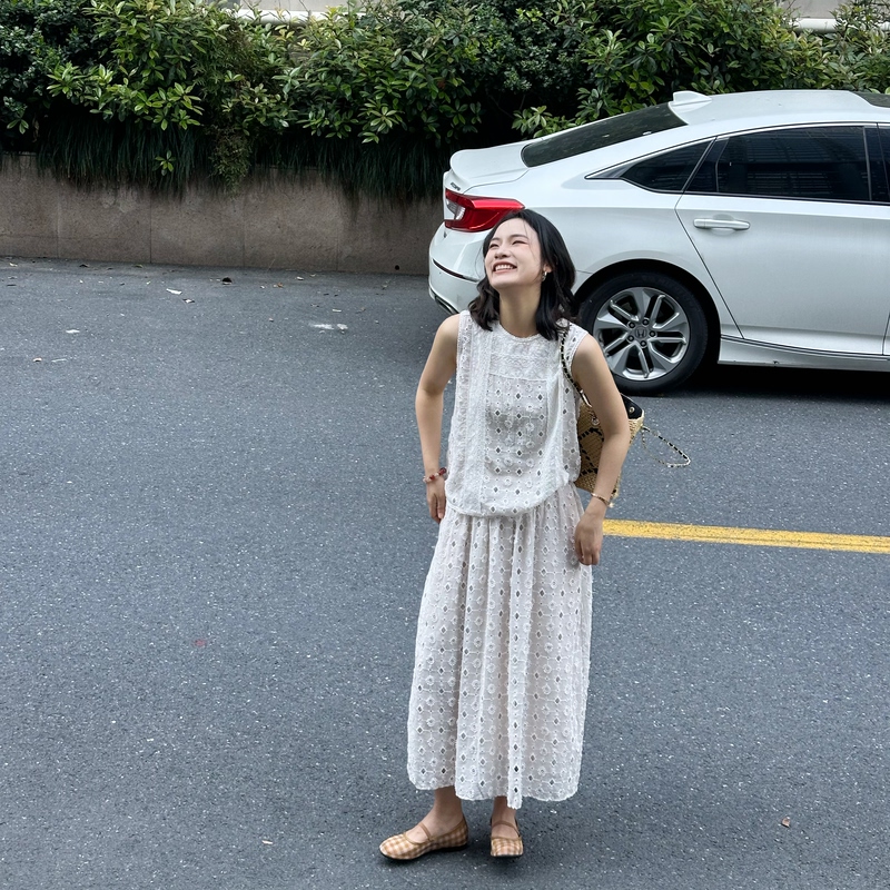 Roll Look Escape Plan Silk Embroidery Elegant Hollow-Out Light Luxury Sunflower Embroidery Dress Set 4.27