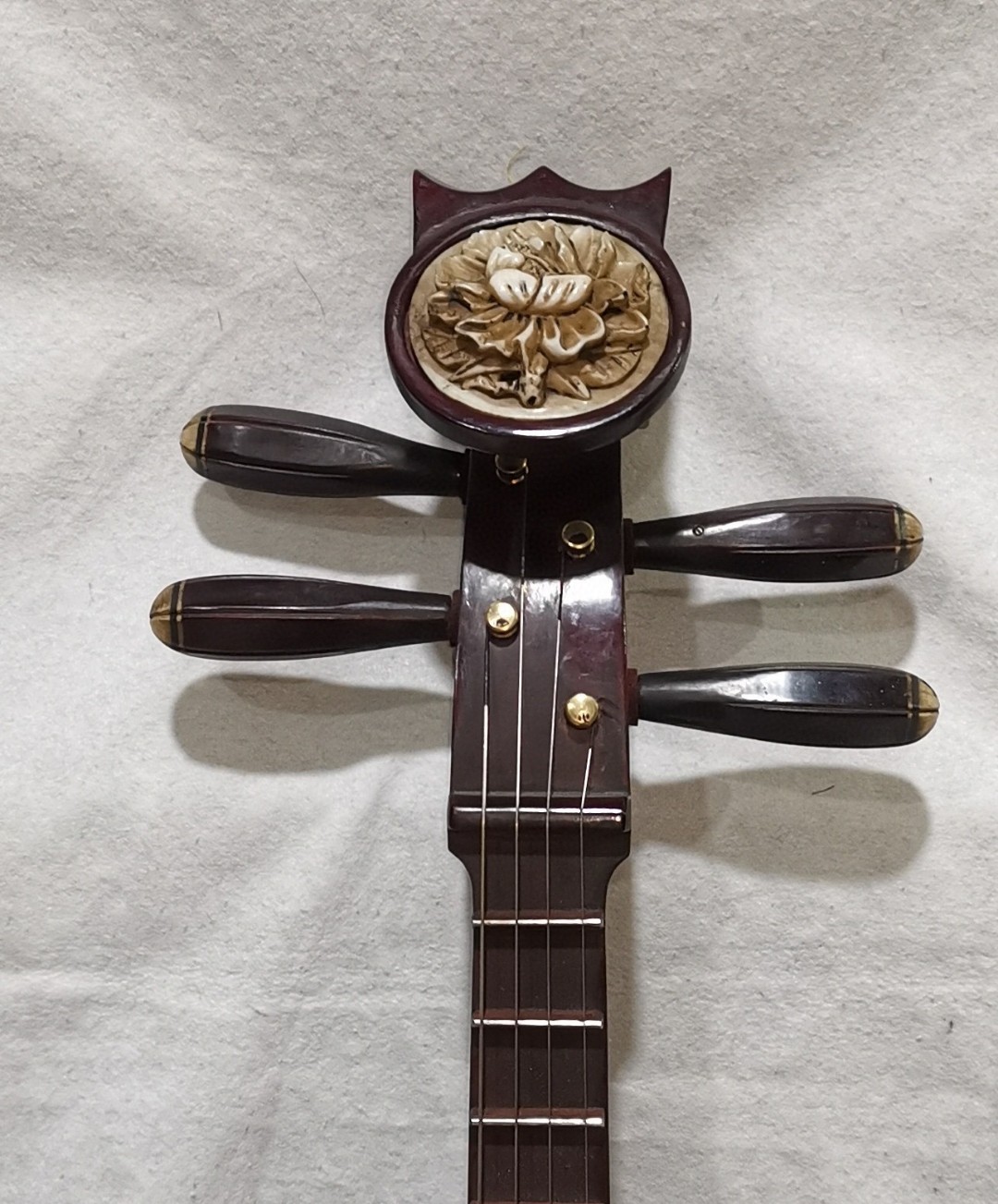 Antique old collection of Da Ruan musical instruments, old collection of lacquerware inlaid with shells, Ruan playing Da Ruan Qin, gift collection with box