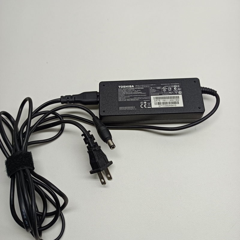 Original Toshiba Laptop Power Adapter 15V5Ak30J60J70J80 B550 B551 B552 Original Toshiba Laptop Power Adapter 15V5Ak30J60J70J80 B550 B551 B552
