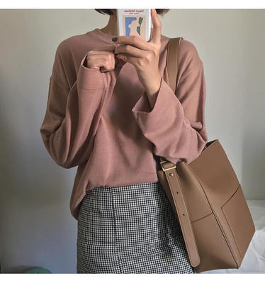 The new minimalist and versatile single-shoulder bag from Dongdaemun, South Korea for autumn and winter, is an Instagram casual large-capacity women's bag and a trendy crossbody bag