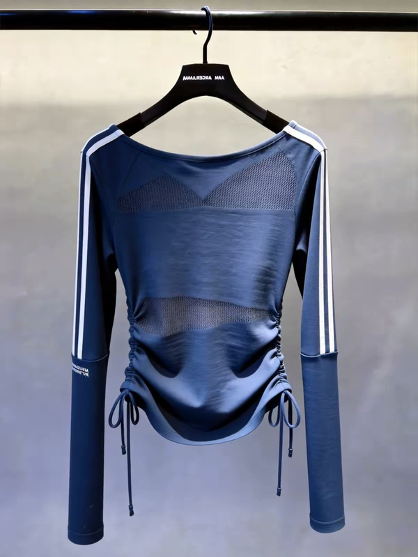 The Boutique Has Withdrawn the French-Style Blue Hollow-Out Irregular Hem Top, a New Model for the Autumn of 2026, Featuring a Unique, Simple, and Stunning Design The Boutique Has Withdrawn the French-Style Blue Hollow-Out Irregular Hem Top, a New Model for the Autumn of 2026, Featuring a Unique, Simple, and Stunning Design