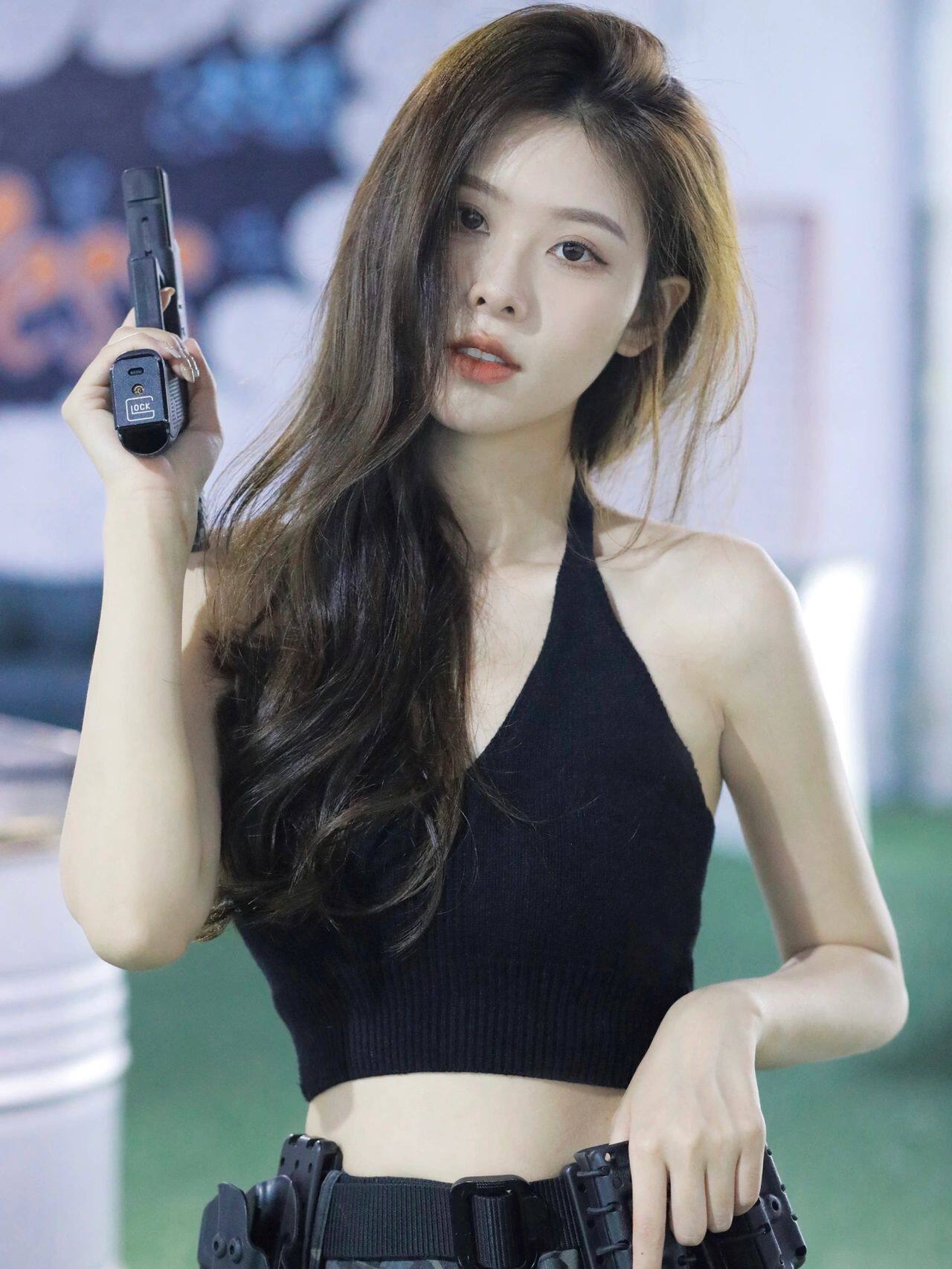 Black hanging neck small vest harness female outside wearing V collar with back sleeveless body display slim T-shirt short with pure desire to wind