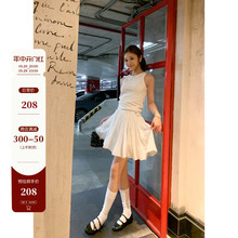 The Bubble uses materials of 3 meters and 5 meters, with a design sense of Tiansi A-line skirt. The old money style high waisted small white short skirt is half length skirt