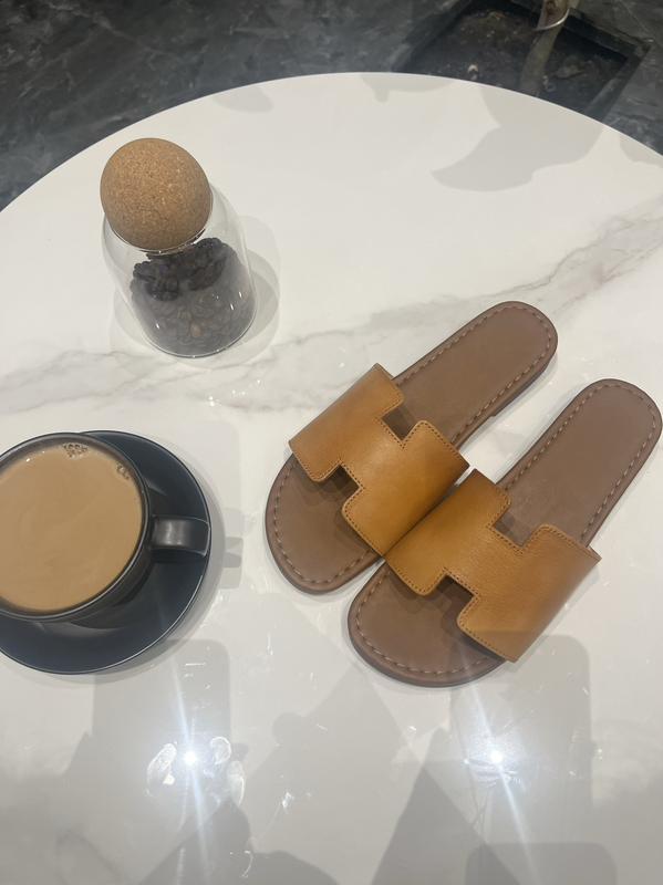 Summer New Style Fresh Casual Everyday Versatile Non-Slip Sole First Layer Cowhide Flat H Slippers Slide Sandals