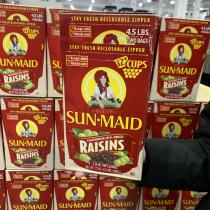 Shanghai costco USA SUN-MAID sunshine adolescent girl California seedless grape dry snacks 2042g