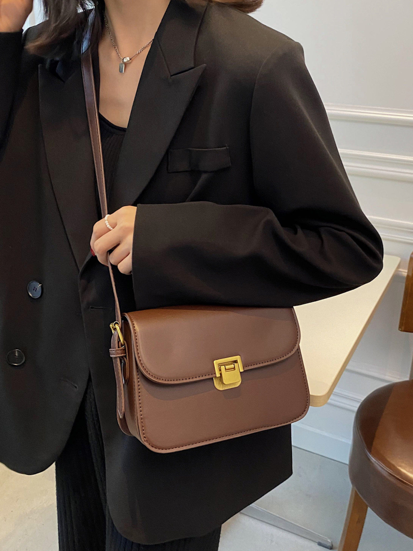 Versatile Commuter Crossbody Bag for Women, Exquisite Shoulder Bag with a High-End Feel, 2025 New Winter Small Square Bag
