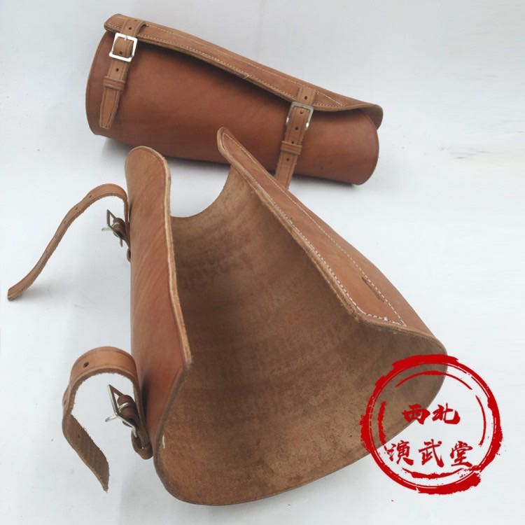 The high quality leg guard of the War of Resistance Army reengrave the school equestrian horse with a repeat cortex primary color yellow leather tie legs