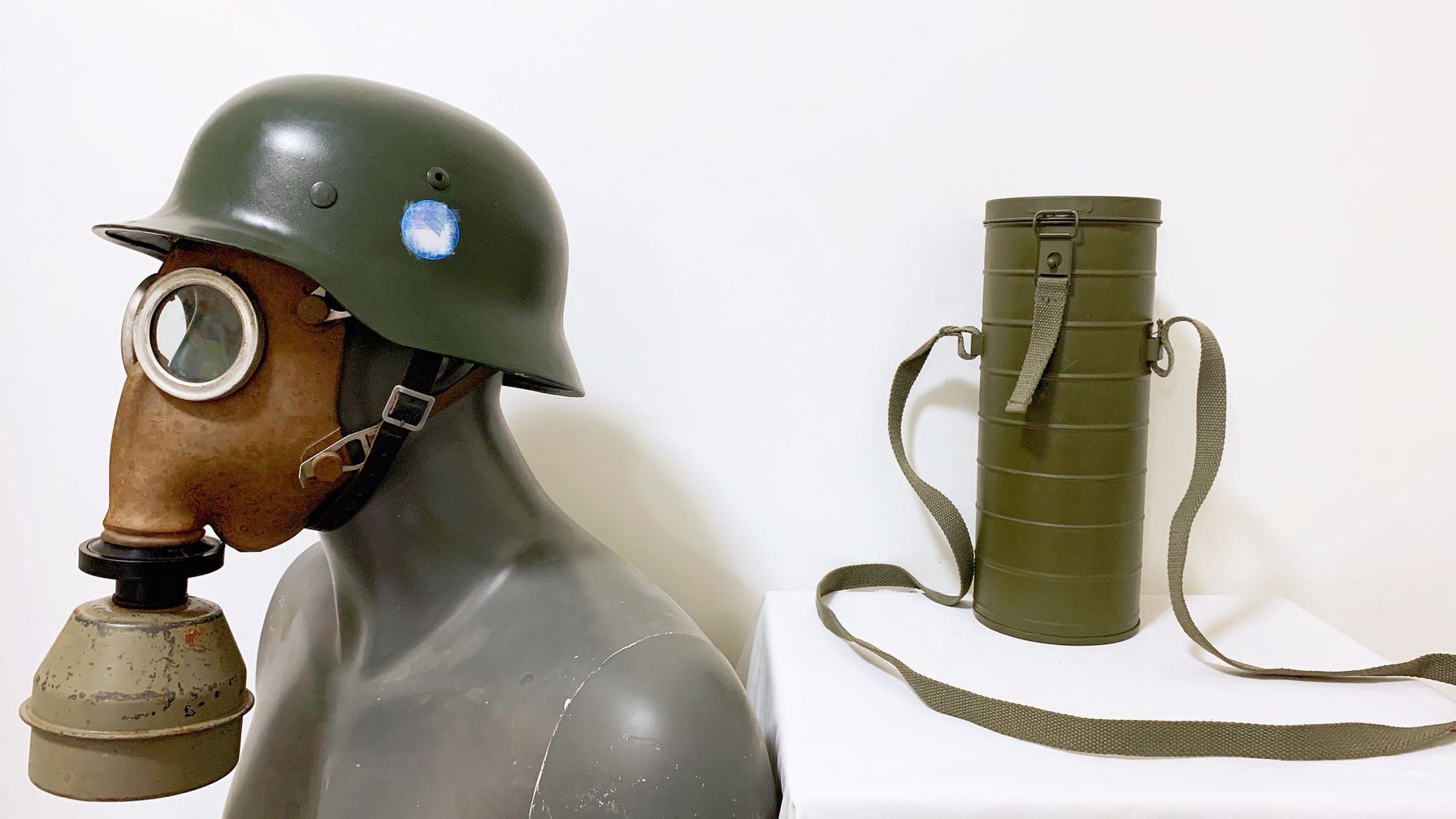 Anti-Japanese Army individual equipment-gas mask tank