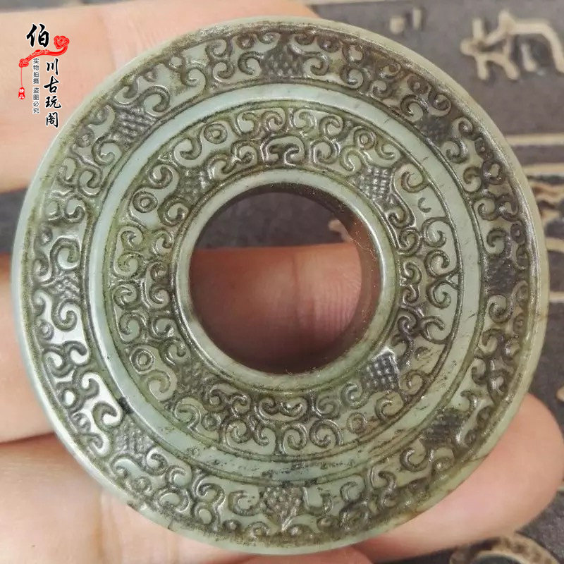 Collection of ancient playing jade jade high ancient jade Ming and antique jade wall Xiu jade pendant pendant pendant with a piece of Han clothing and safety