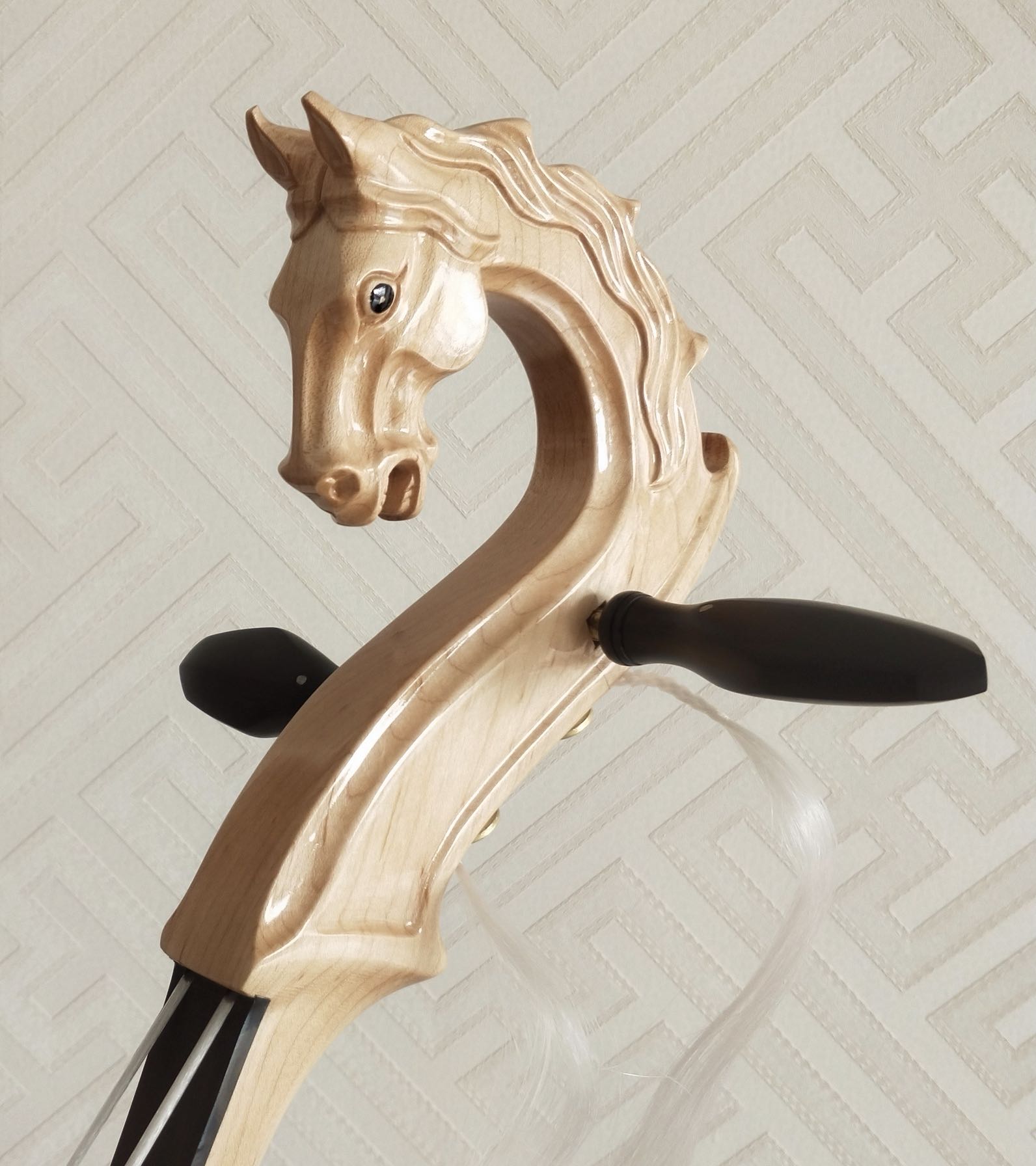 (Horse head piano nagging) dig the board to play the piano professionally. Log ribbon piano box piano bow nationwide