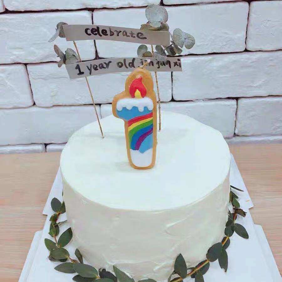 Net red ins gingerbread digital candle hand-painted male and female baby one-year-old creative birthday Japanese candle supplies